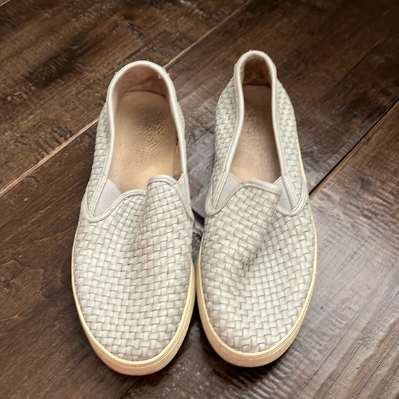 J Slides, size 7 - Picture 1 of 1